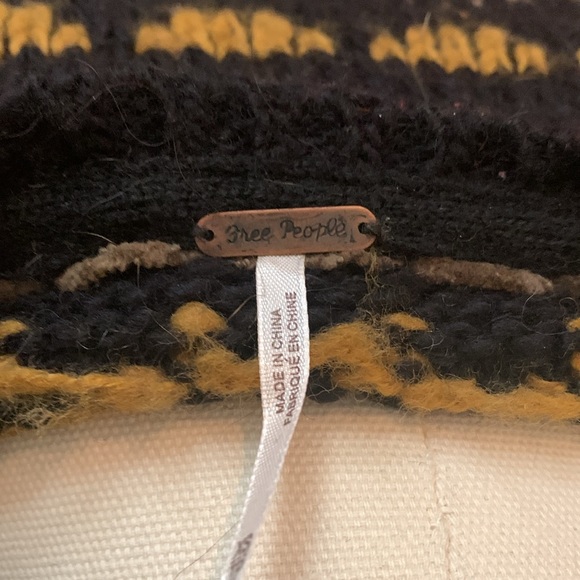 Free People  knit sweater . Great shape xs - Picture 5 of 5
